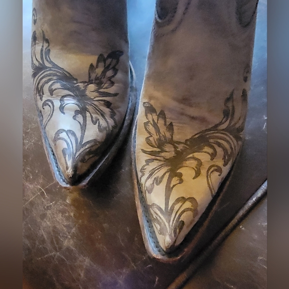 Ariat Women's Laser Etched Pegosa Steampunk Western Boots Size 6B - Picture 3 of 10